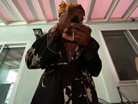 Snapshot of wynterheat chatting on 02-10-25, 07:28 wynterheat online show from 02-10-25, 07:28