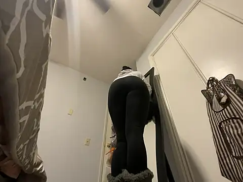 Snapshot of wynterheat chatting on 02-14-25, 09:34 wynterheat online show from 02-14-25, 09:34