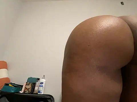 Snapshot of wynterheat chatting on 02-16-25, 06:21 wynterheat online show from 02-16-25, 06:21