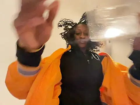 Snapshot of wynterheat chatting on 02-18-25, 12:17 wynterheat online show from 02-18-25, 12:17