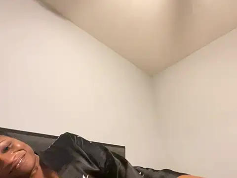 Snapshot of wynterheat chatting on 02-24-25, 10:26 wynterheat online show from 02-24-25, 10:26