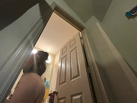 Snapshot of wynterheat chatting on 03-05-25, 05:18 wynterheat online show from 03-05-25, 05:18