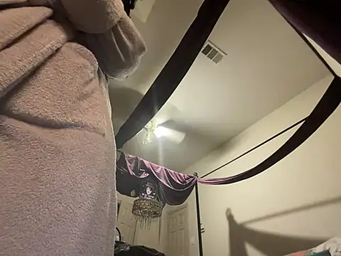 Snapshot of wynterheat chatting on 03-05-25, 11:49 wynterheat online show from 03-05-25, 11:49