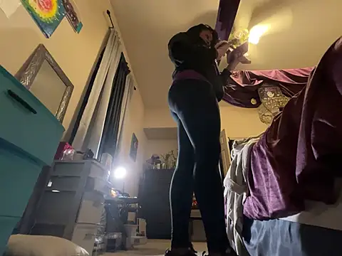 Snapshot of wynterheat chatting on 03-07-25, 01:31 wynterheat online show from 03-07-25, 01:31