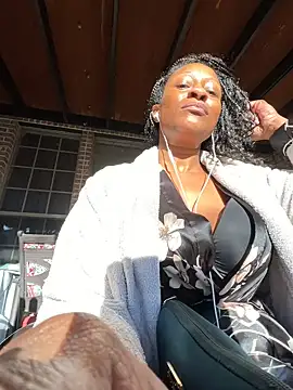 Snapshot of wynterheat chatting on 03-10-25, 11:27 wynterheat online show from 03-10-25, 11:27