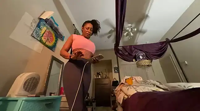 Snapshot of wynterheat chatting on 03-13-25, 06:37 wynterheat online show from 03-13-25, 06:37