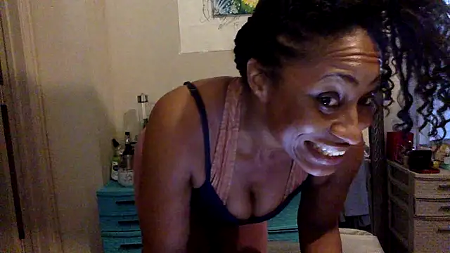 Snapshot of wynterheat chatting on 03-16-25, 12:33 wynterheat online show from 03-16-25, 12:33
