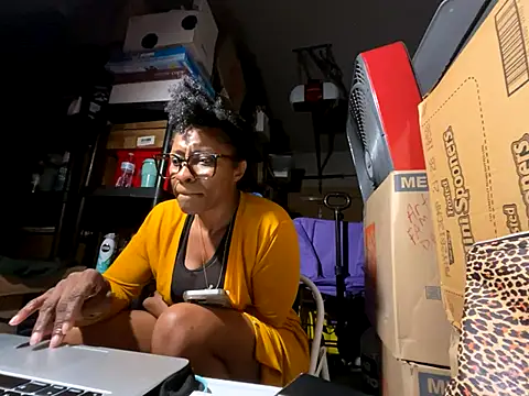 Snapshot of wynterheat chatting on 10-12-25, 04:50 wynterheat online show from 10-12-25, 04:50