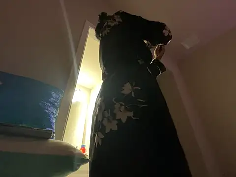 Snapshot of wynterheat chatting on 10-23-25, 12:54 wynterheat online show from 10-23-25, 12:54