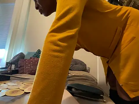 Snapshot of wynterheat chatting on 10-25-25, 06:24 wynterheat online show from 10-25-25, 06:24