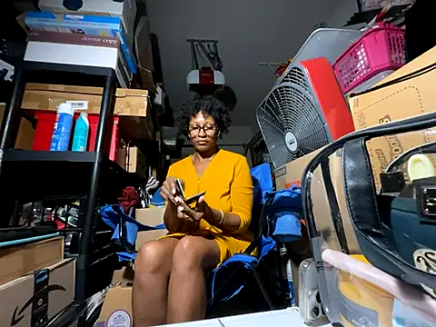 Snapshot of wynterheat chatting on 10-28-25, 12:30 wynterheat online show from 10-28-25, 12:30