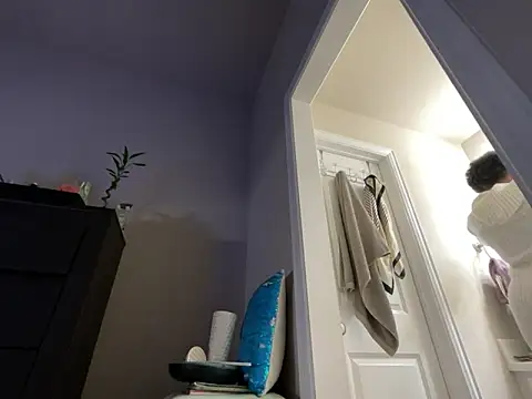 Snapshot of wynterheat chatting on 11-10-25, 06:18 wynterheat online show from 11-10-25, 06:18