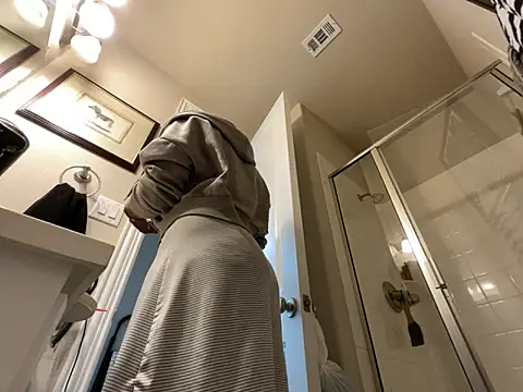 Snapshot of wynterheat chatting on 11-12-25, 11:25 wynterheat online show from 11-12-25, 11:25