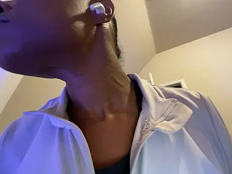 Snapshot of wynterheat chatting on 11-16-25, 07:03 wynterheat online show from 11-16-25, 07:03