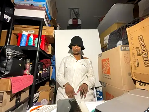 Snapshot of wynterheat chatting on 11-27-25, 05:04 wynterheat online show from 11-27-25, 05:04