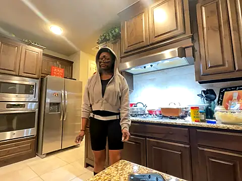 Snapshot of wynterheat chatting on 12-15-25, 03:55 wynterheat online show from 12-15-25, 03:55