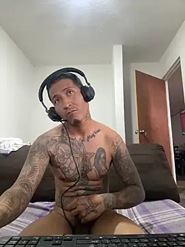 Snapshot of Daniel7131 chatting on 09-16-25, 04:52 Daniel7131 online show from 09-16-25, 04:52