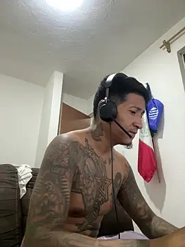 Snapshot of Daniel7131 chatting on 09-19-25, 01:12 Daniel7131 online show from 09-19-25, 01:12