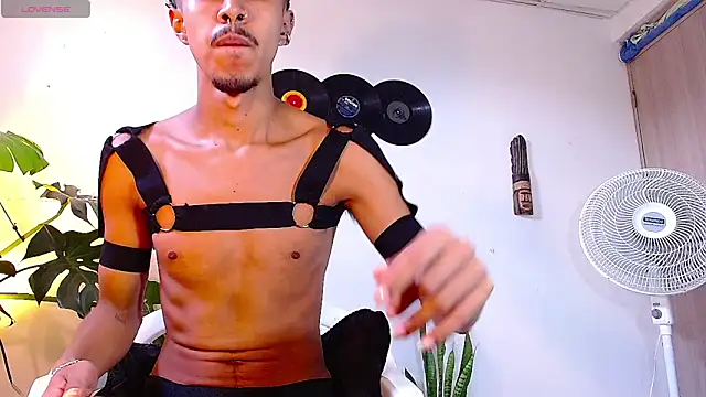 Snapshot of RyanRizzo chatting on 12-03-24, 03:11 RyanRizzo online show from 12-03-24, 03:11