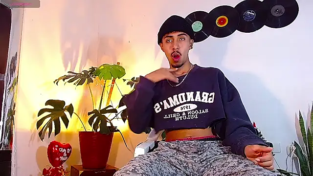 Snapshot of RyanRizzo chatting on 12-04-24, 07:12 RyanRizzo online show from 12-04-24, 07:12