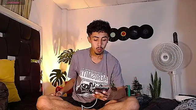 Snapshot of RyanRizzo chatting on 12-04-24, 10:41 RyanRizzo online show from 12-04-24, 10:41