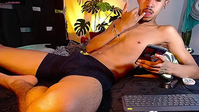 Snapshot of RyanRizzo chatting on 12-05-24, 04:01 RyanRizzo online show from 12-05-24, 04:01