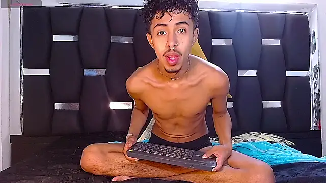 Snapshot of RyanRizzo chatting on 12-09-24, 04:47 RyanRizzo online show from 12-09-24, 04:47