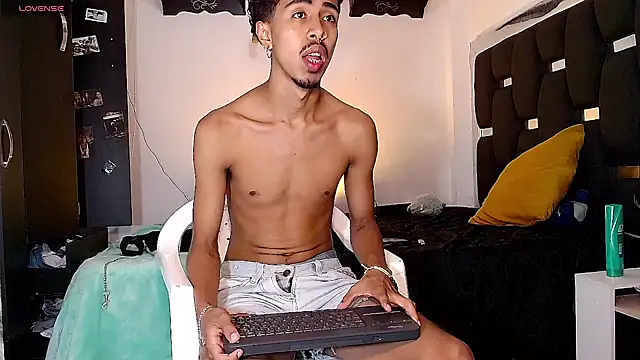 Snapshot of RyanRizzo chatting on 12-21-24, 09:25 RyanRizzo online show from 12-21-24, 09:25