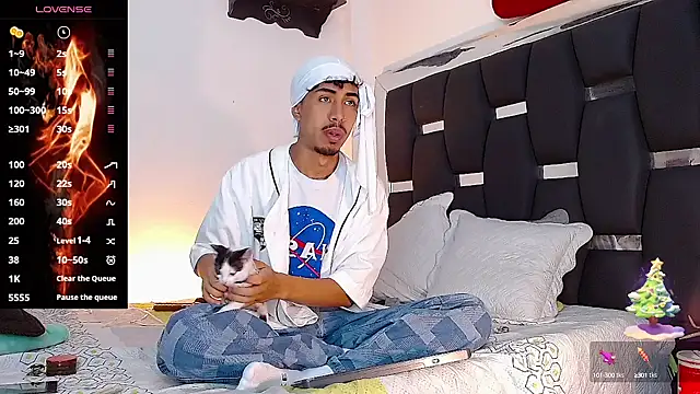 Snapshot of RyanRizzo chatting on 01-03-25, 07:50 RyanRizzo online show from 01-03-25, 07:50