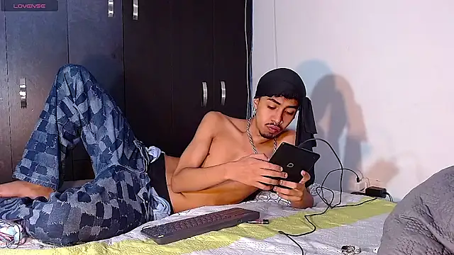 Snapshot of RyanRizzo chatting on 01-05-25, 09:47 RyanRizzo online show from 01-05-25, 09:47