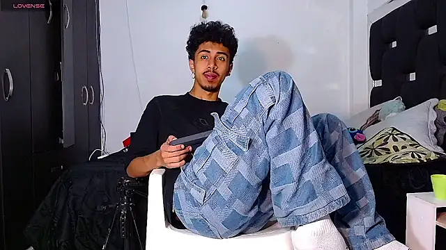 Snapshot of RyanRizzo chatting on 01-08-25, 12:28 RyanRizzo online show from 01-08-25, 12:28