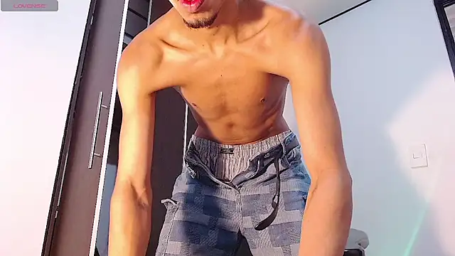 Snapshot of RyanRizzo chatting on 01-16-25, 05:33 RyanRizzo online show from 01-16-25, 05:33