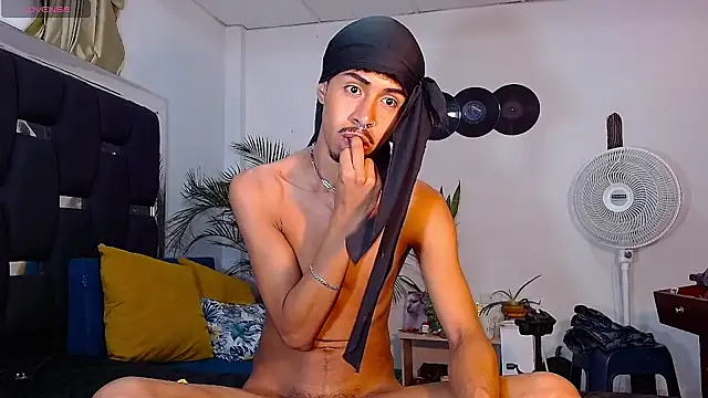 Snapshot of RyanRizzo chatting on 01-23-25, 11:36 RyanRizzo online show from 01-23-25, 11:36