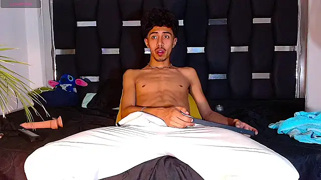 Snapshot of RyanRizzo chatting on 02-01-25, 02:26 RyanRizzo online show from 02-01-25, 02:26