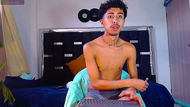 Snapshot of RyanRizzo chatting on 02-12-25, 04:22 RyanRizzo online show from 02-12-25, 04:22