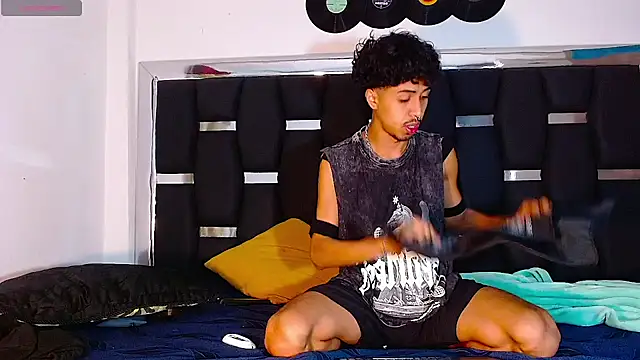 Snapshot of RyanRizzo chatting on 02-17-25, 11:31 RyanRizzo online show from 02-17-25, 11:31