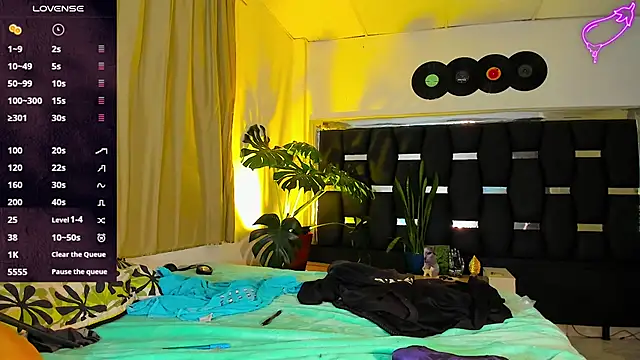 Snapshot of RyanRizzo chatting on 02-21-25, 11:54 RyanRizzo online show from 02-21-25, 11:54