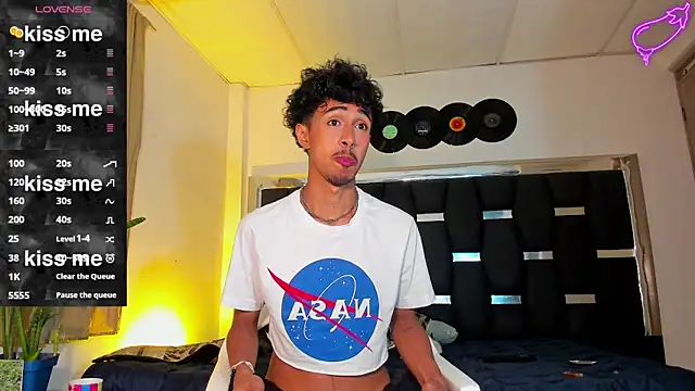 Snapshot of RyanRizzo chatting on 03-12-25, 01:36 RyanRizzo online show from 03-12-25, 01:36