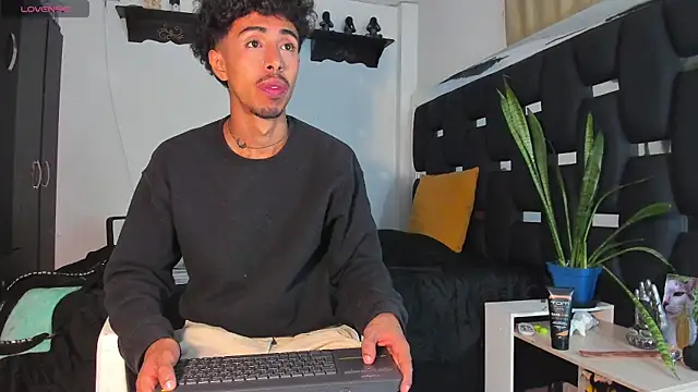 Snapshot of RyanRizzo chatting on 03-15-25, 05:52 RyanRizzo online show from 03-15-25, 05:52