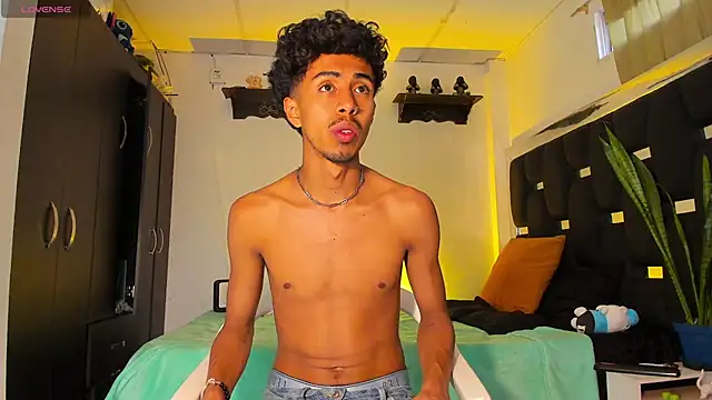 Snapshot of RyanRizzo chatting on 03-15-25, 11:06 RyanRizzo online show from 03-15-25, 11:06