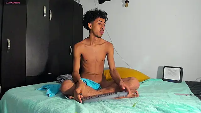 Snapshot of RyanRizzo chatting on 03-18-25, 01:31 RyanRizzo online show from 03-18-25, 01:31