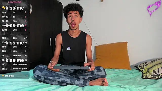 Snapshot of RyanRizzo chatting on 03-19-25, 05:17 RyanRizzo online show from 03-19-25, 05:17