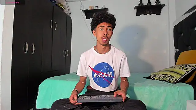 Snapshot of RyanRizzo chatting on 03-20-25, 06:20 RyanRizzo online show from 03-20-25, 06:20