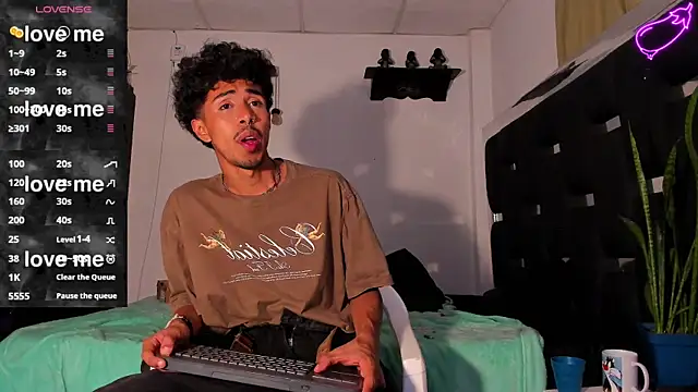 Snapshot of RyanRizzo chatting on 03-21-25, 05:21 RyanRizzo online show from 03-21-25, 05:21