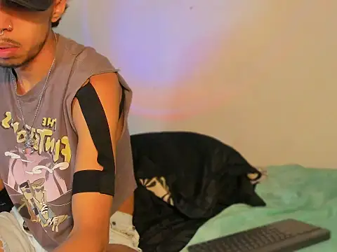 Snapshot of RyanRizzo chatting on 10-09-25, 04:21 RyanRizzo online show from 10-09-25, 04:21