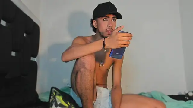 Snapshot of RyanRizzo chatting on 10-15-25, 11:27 RyanRizzo online show from 10-15-25, 11:27