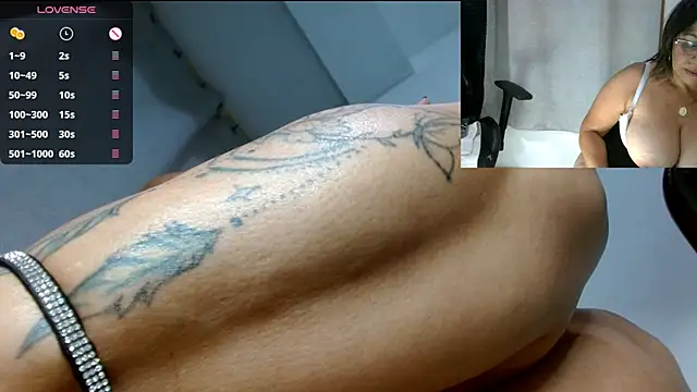 Snapshot of milf_ann48 chatting on 03-11-25, 03:05 milf ann48 online show from 03-11-25, 03:05