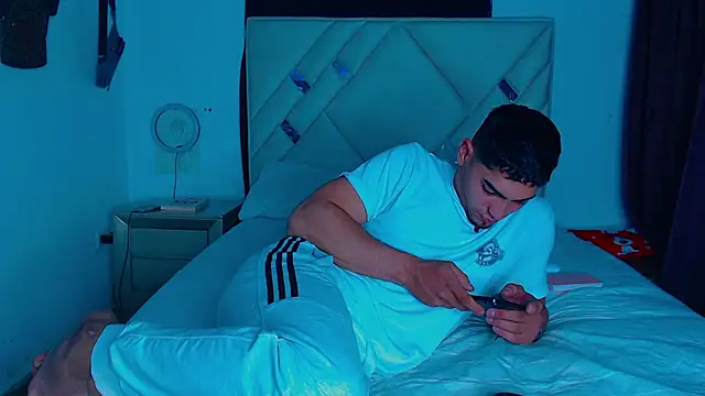 Rich boy01 online show from 02-17-25, 03:25