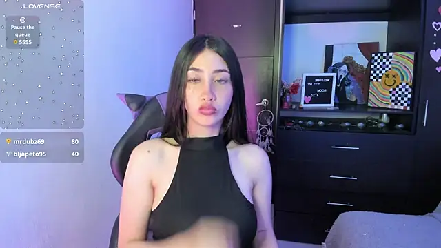 Snapshot of Emilytafur chatting on 01-11-25, 02:30 Emilytafur online show from 01-11-25, 02:30