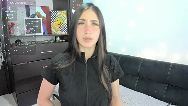 Snapshot of Emilytafur chatting on 02-14-25, 12:19 Emilytafur online show from 02-14-25, 12:19